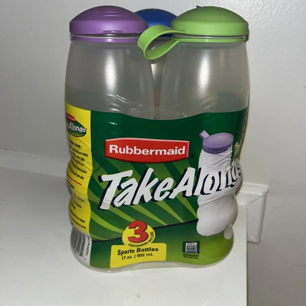 2003 RUBBERMAID Take Along 17 oz Sport‎ Bottles w/ Strap Cap One Cap Damaged